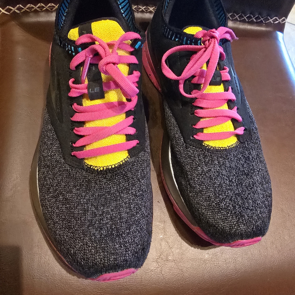 Brooks Women's Black Knit Running Shoes with Pink Laces & Yellow Tongue - Picture 2 of 7